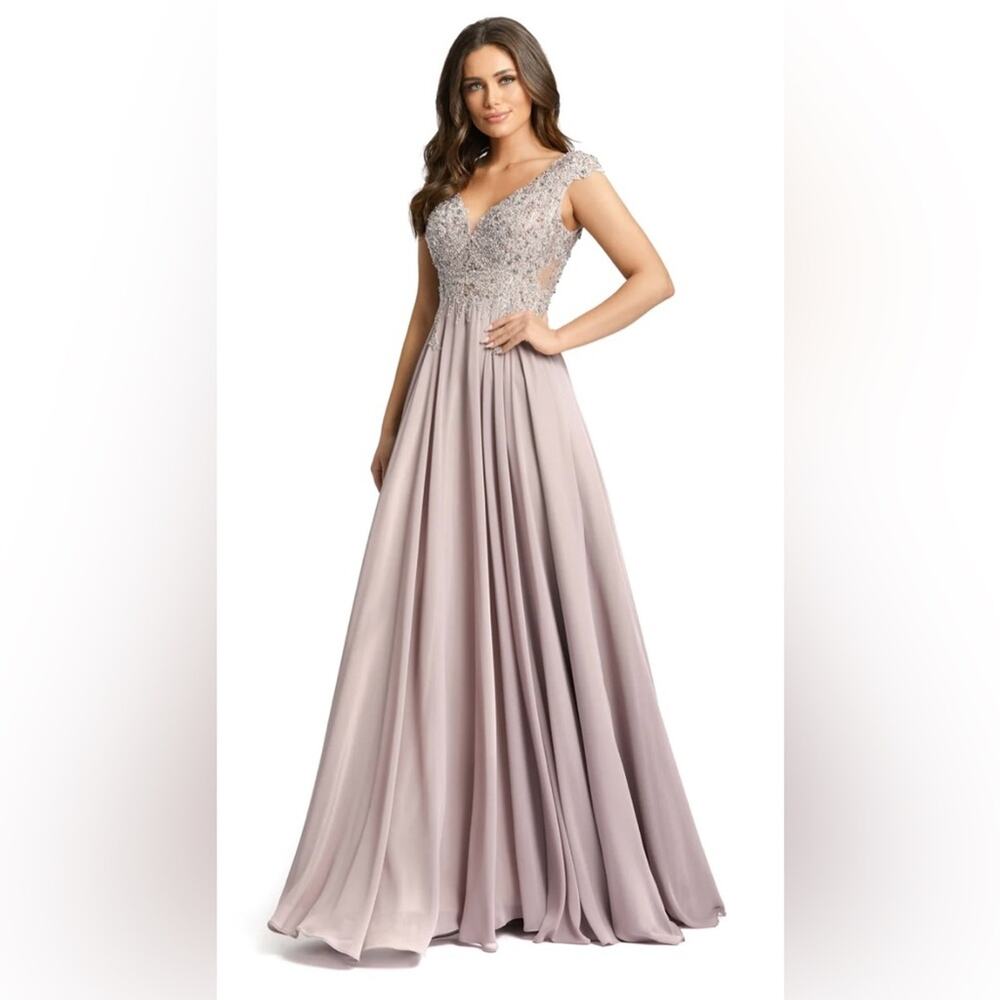 Mac Duggal Applique Cap Sleeve Bodice Flowy Gown Size 18 NWT Style 20264